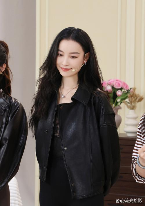 女明星图片的衣服_明星服装图片大全女_明星衣服图片女士