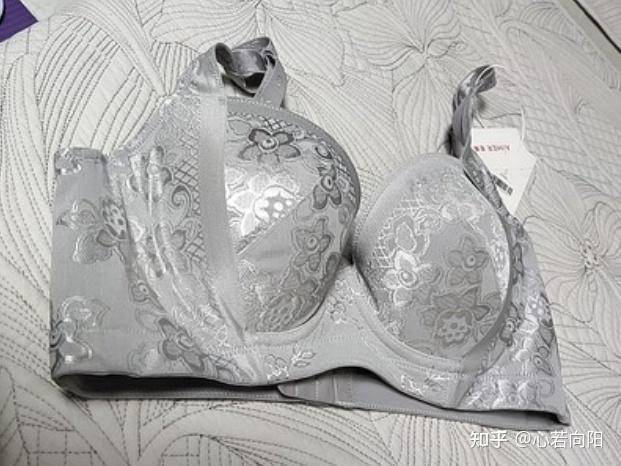 内衣外穿女明星_女士内衣选购攻略_如何选择适合自己的内衣