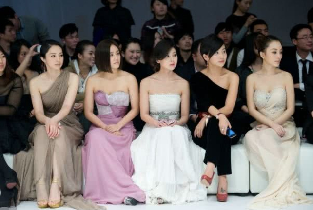 娱乐圈中最“犯邪”的一张照片，5人合照其中3人已经出事