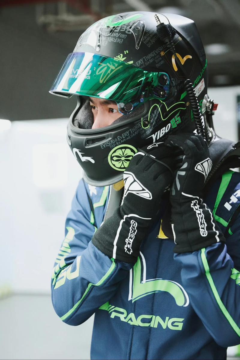 娱乐圈的豪车_娱乐圈赛车_娱乐圈明星谁的车技好