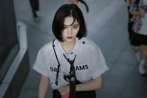 杨超越宋茜林允许佳琪周迅_女星奇葩睡姿揭秘_女明星睡姿照片