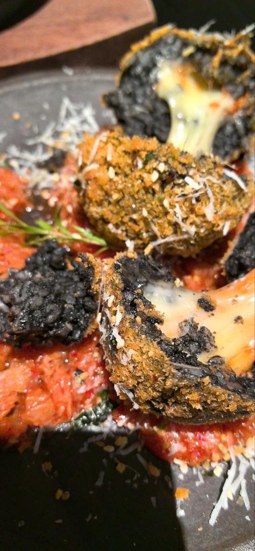 泰国黑暗_泰国网红吃黑暗料理视频,_泰国吃播黑哥个人资料