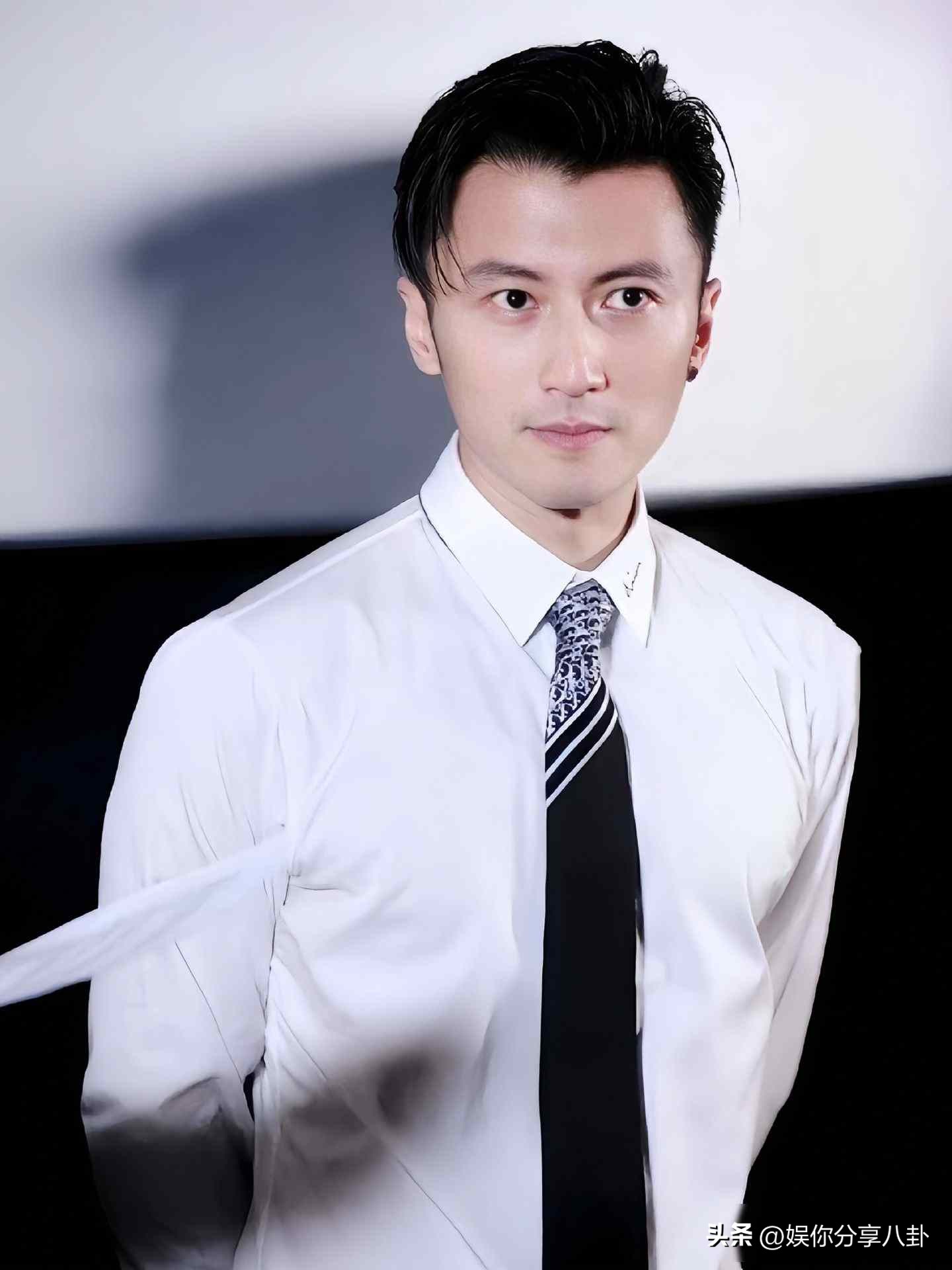 谢霆锋PO朝霆后期公司_谢霆锋影视后期技术发展_谢霆锋淡出娱乐圈