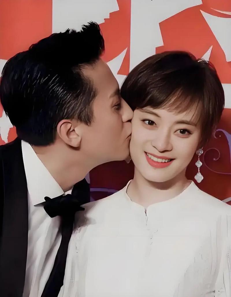 娱乐圈大男小女情侣，靠什么走得远？