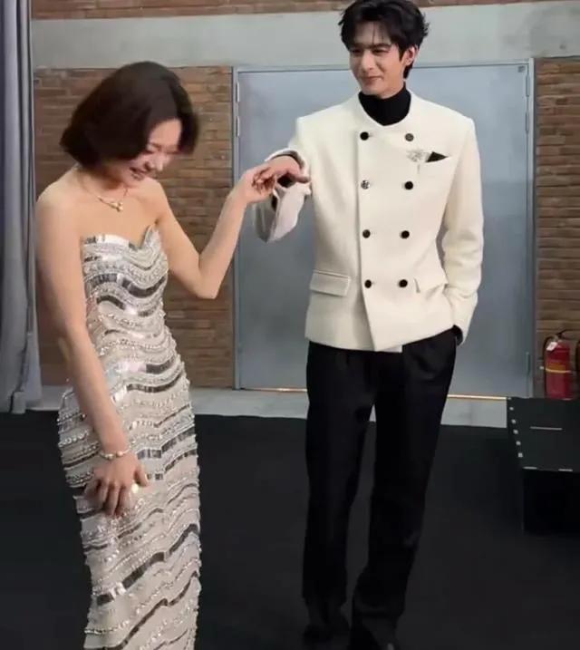 宋威龙赵今麦C位_娱乐圈珍贵合影_娱乐圈活动排名