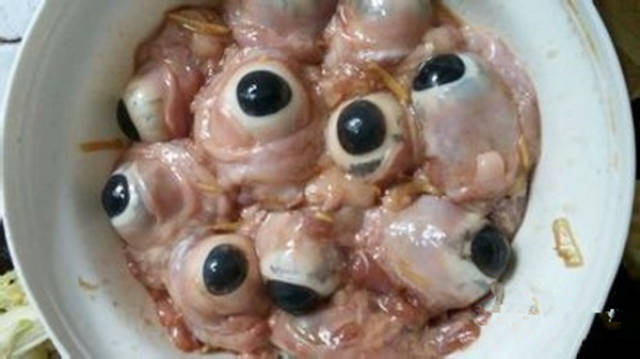 云南做黑暗料理的网红是谁啊图片,_百色暗黑料理 烤猪眼 酱爆猪眼睛