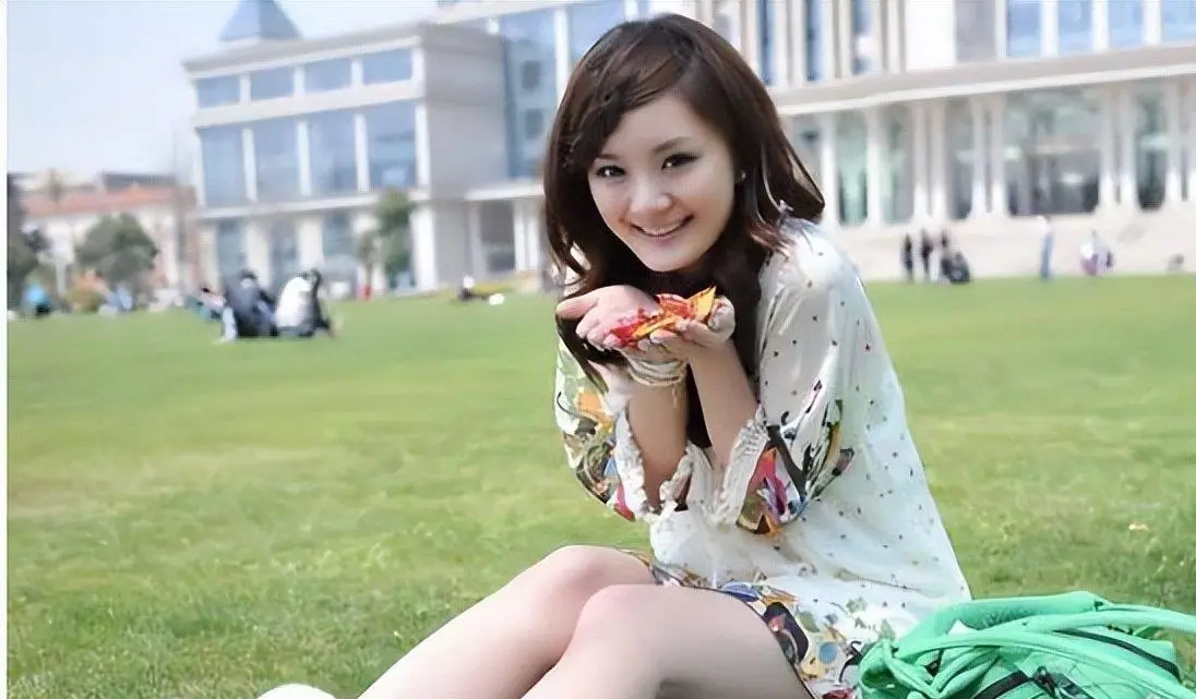 馨子 红苹果乐园 演员转型直播_女明星馨子